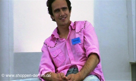 Der Schauspieler Felix Hellmann als Patrick in dem Film Shoppen